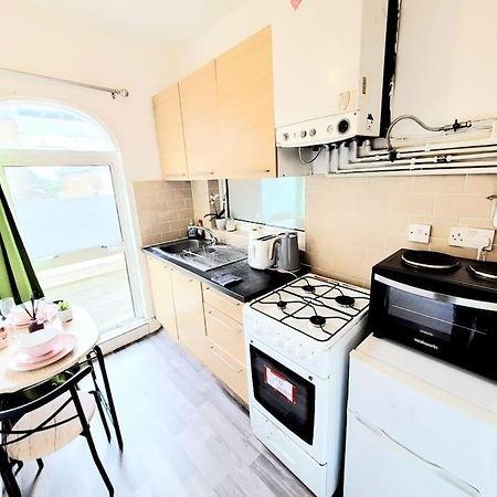 One Bedroom Apartment With A Terrace In Angel Londra Exterior foto