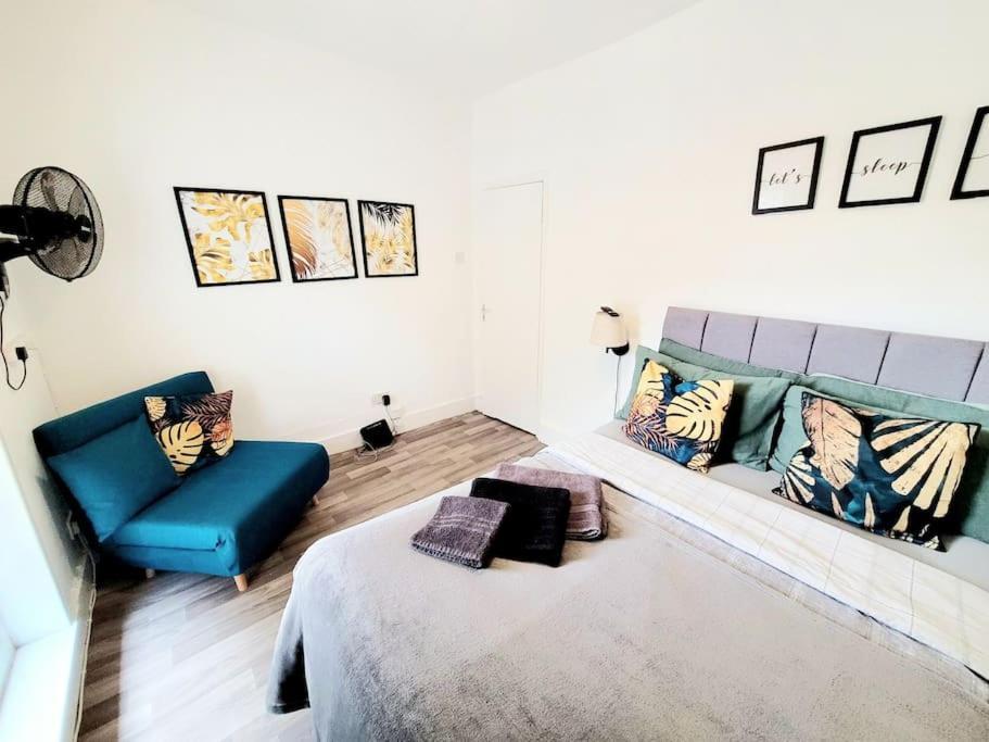 One Bedroom Apartment With A Terrace In Angel Londra Exterior foto