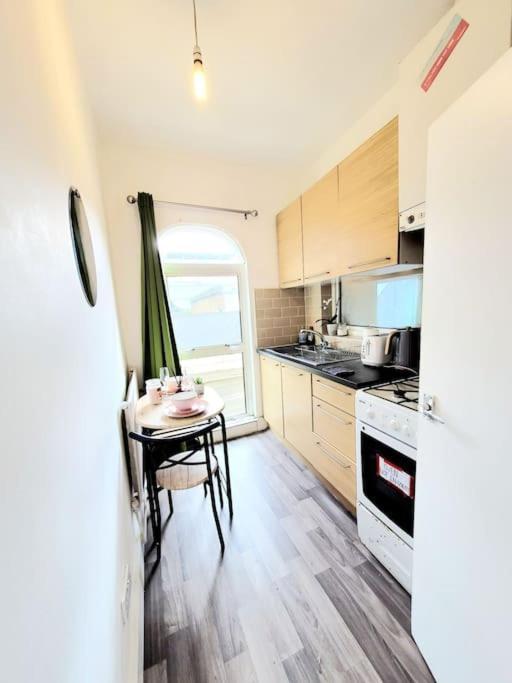 One Bedroom Apartment With A Terrace In Angel Londra Exterior foto
