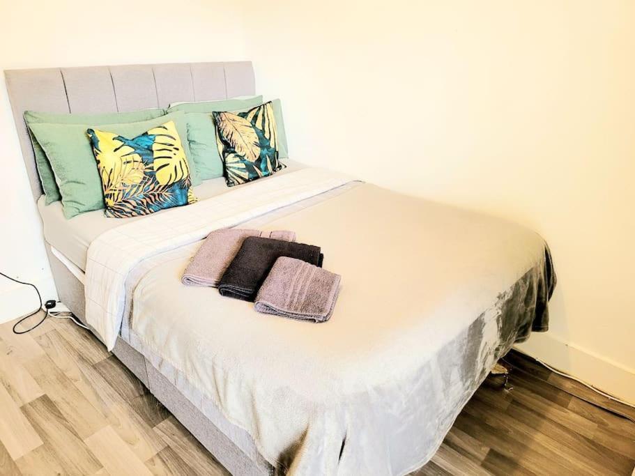 One Bedroom Apartment With A Terrace In Angel Londra Exterior foto