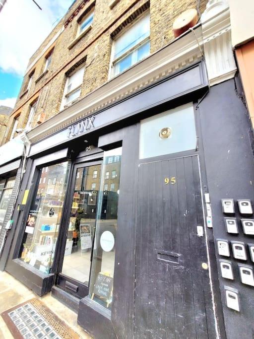 One Bedroom Apartment With A Terrace In Angel Londra Exterior foto