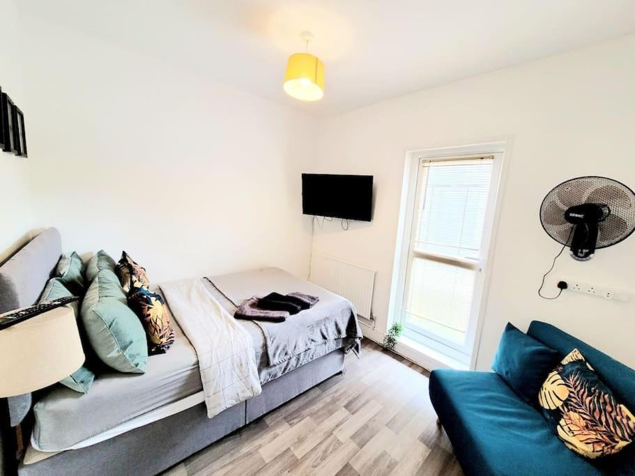One Bedroom Apartment With A Terrace In Angel Londra Exterior foto