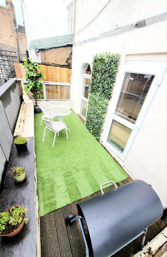 One Bedroom Apartment With A Terrace In Angel Londra Exterior foto